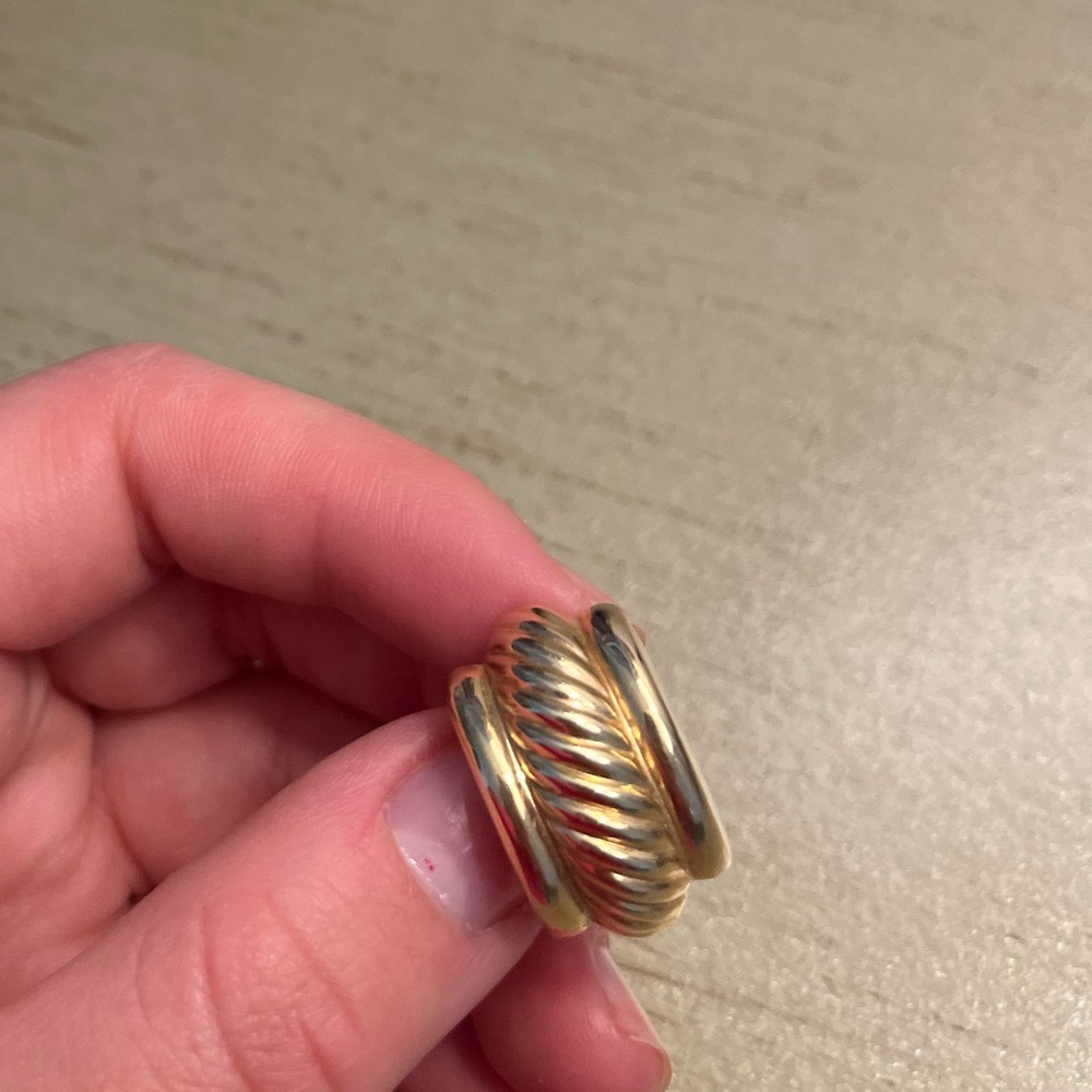 Vintage 90s 14K gold earring